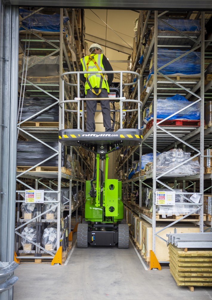 Zugang zu schmalen Gängen mit Niftylift